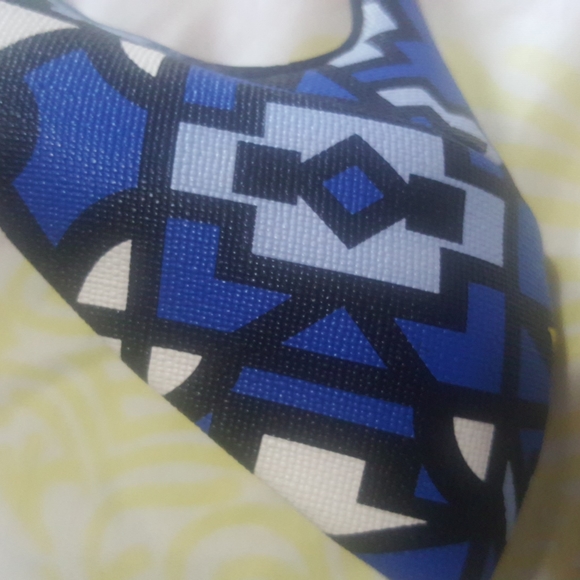 Shoes - Picture 7 of 9